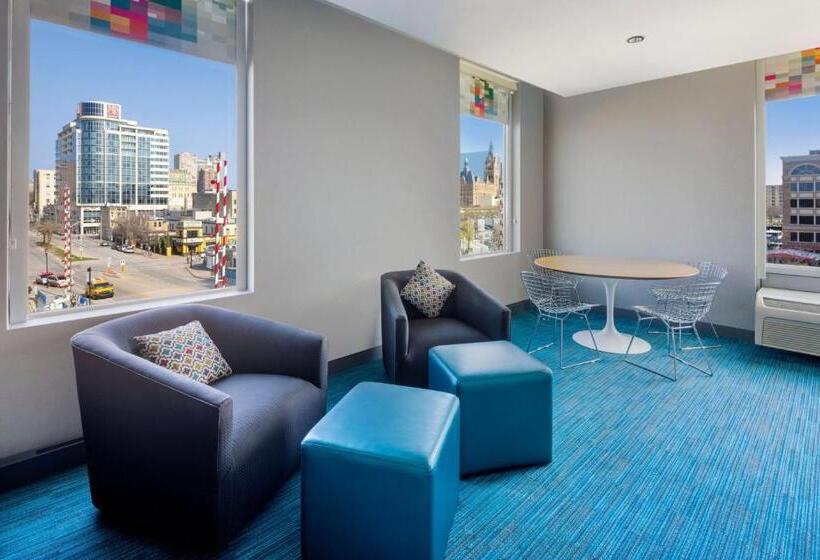 Aloft Hotel Milwaukee Downtown