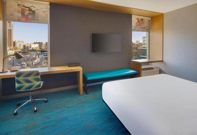 Aloft Hotel Milwaukee Downtown