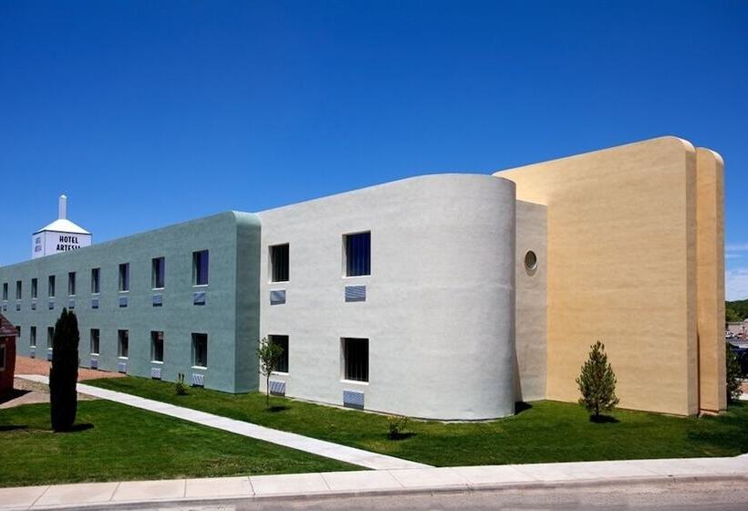 هتل Spark By Hilton Artesia