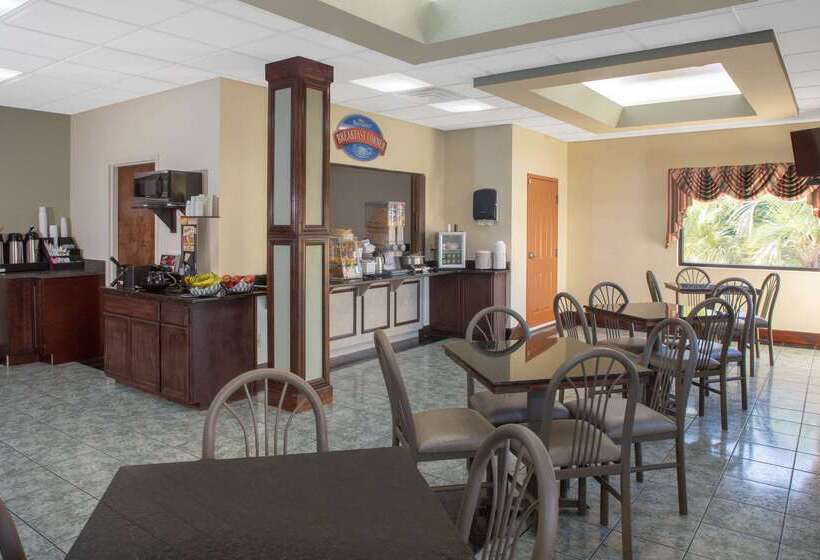 Отель Baymont By Wyndham Midway Tallahassee