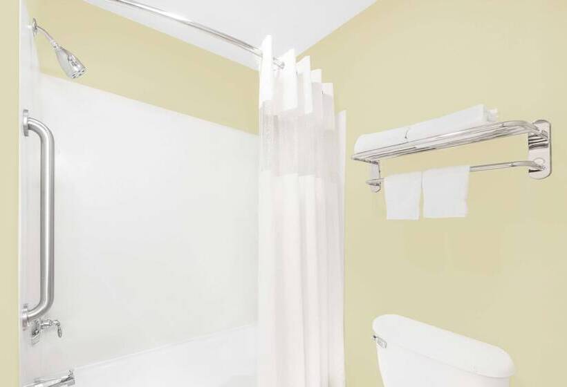 בית מלון כפרי Baymont By Wyndham Snyder