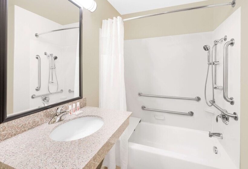 בית מלון כפרי Baymont By Wyndham Snyder