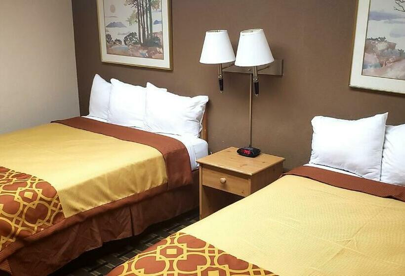 هتل Coratel Inn & Suites  Mankato