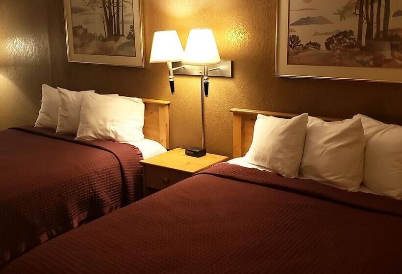 هتل Coratel Inn & Suites  Mankato