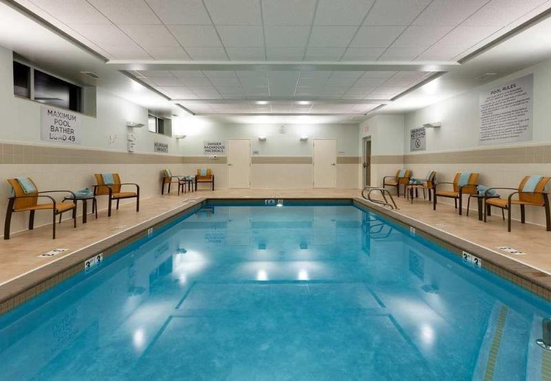 فندق Courtyard Fort Wayne Downtown At Grand Wayne Convention Center