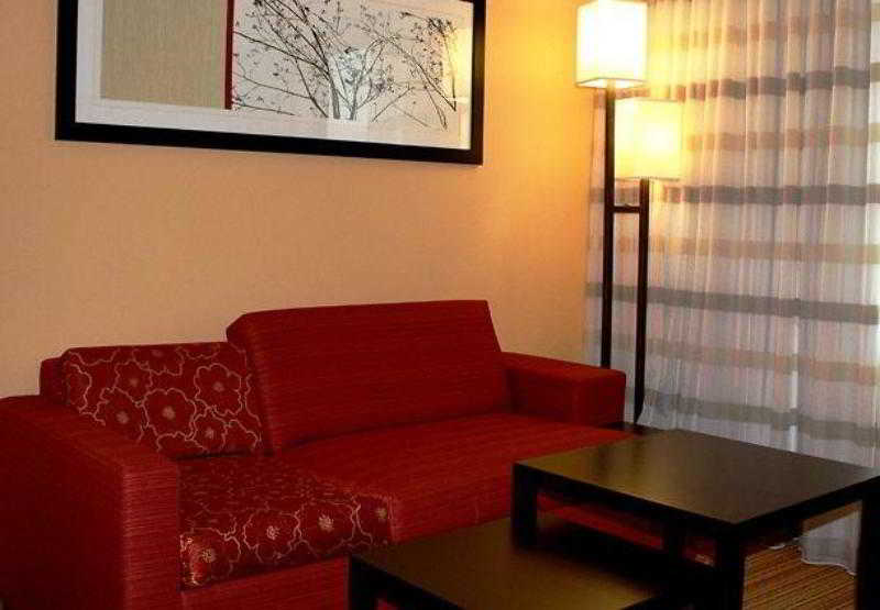 هتل Courtyard By Marriott Hagerstown
