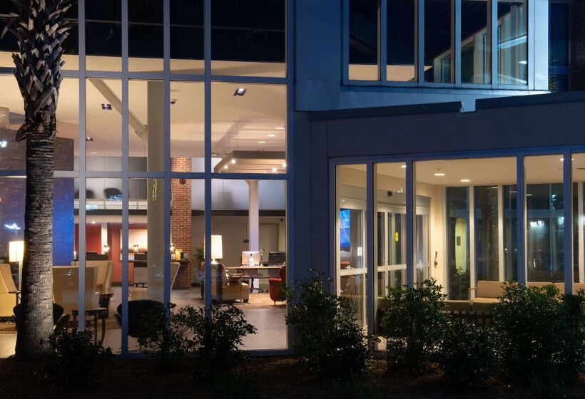 Doubletree By Hilton Hotel & Suites Charleston Airport