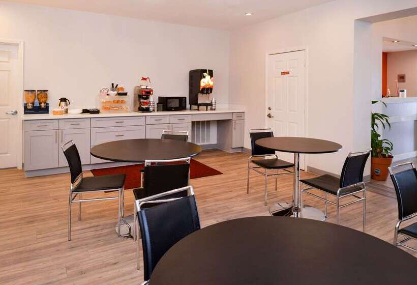 فندق Econo Lodge Inn & Suites Port Arthur Near Sabine Pass