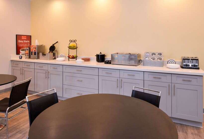 فندق Econo Lodge Inn & Suites Port Arthur Near Sabine Pass