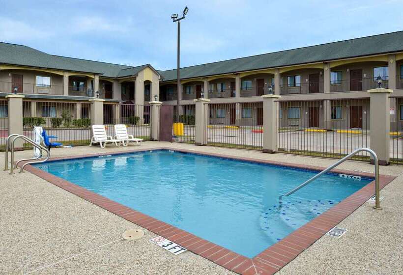 فندق Econo Lodge Inn & Suites Port Arthur Near Sabine Pass