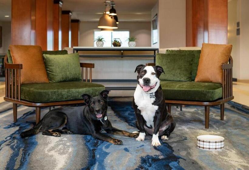 فندق Fairfield Inn & Suites Redding