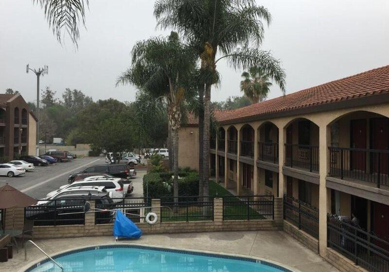 בית מלון כפרי Five Star Inn