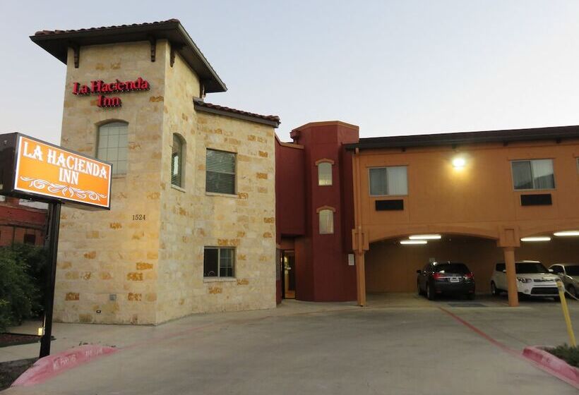 ホテル La Hacienda Inn