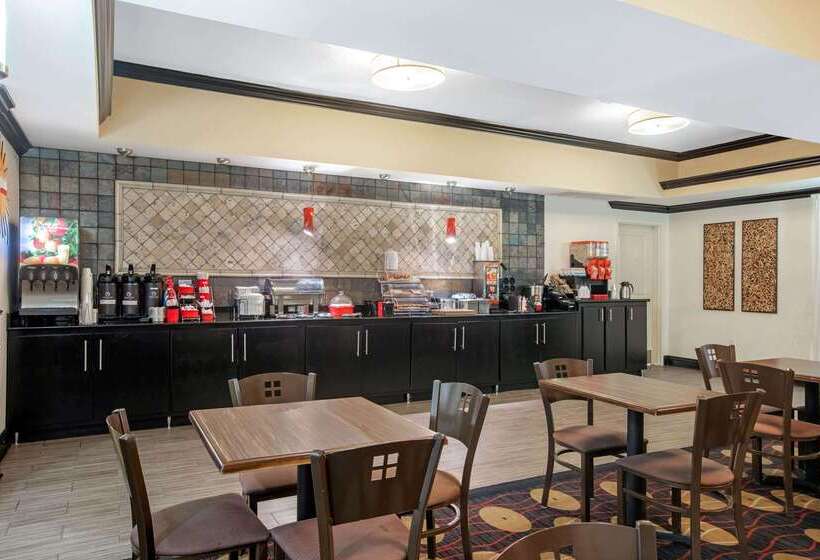 هتل La Quinta By Wyndham Conway