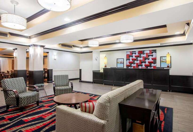 هتل La Quinta By Wyndham Conway