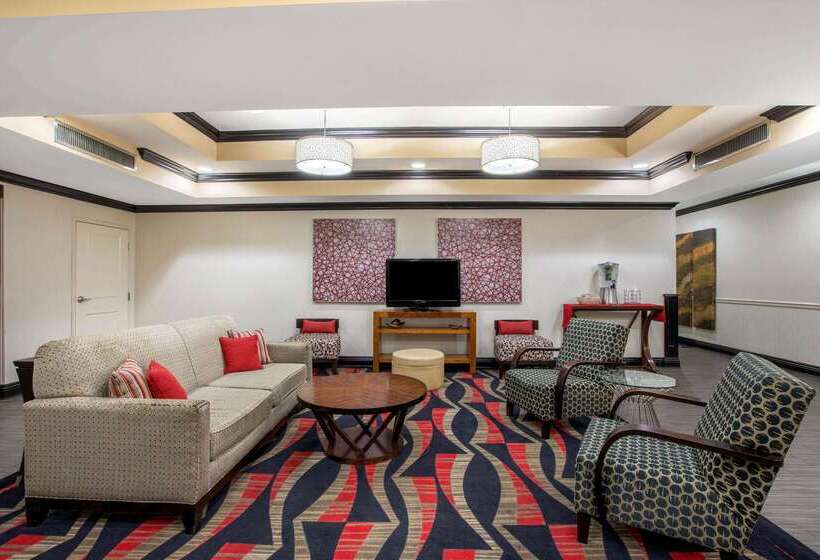 هتل La Quinta By Wyndham Conway