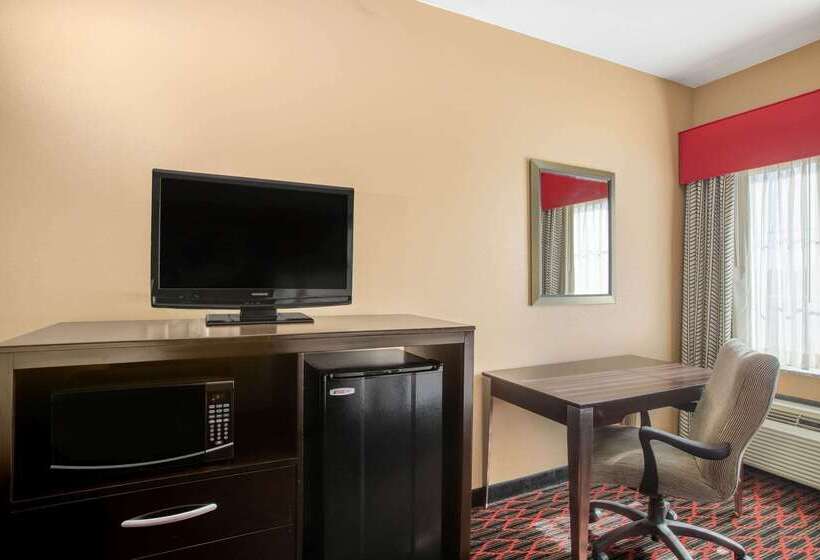 هتل La Quinta By Wyndham Conway