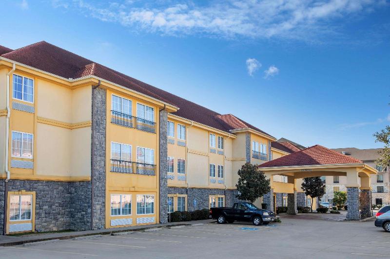 هتل La Quinta By Wyndham Conway