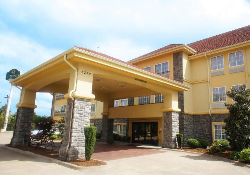 هتل La Quinta By Wyndham Conway