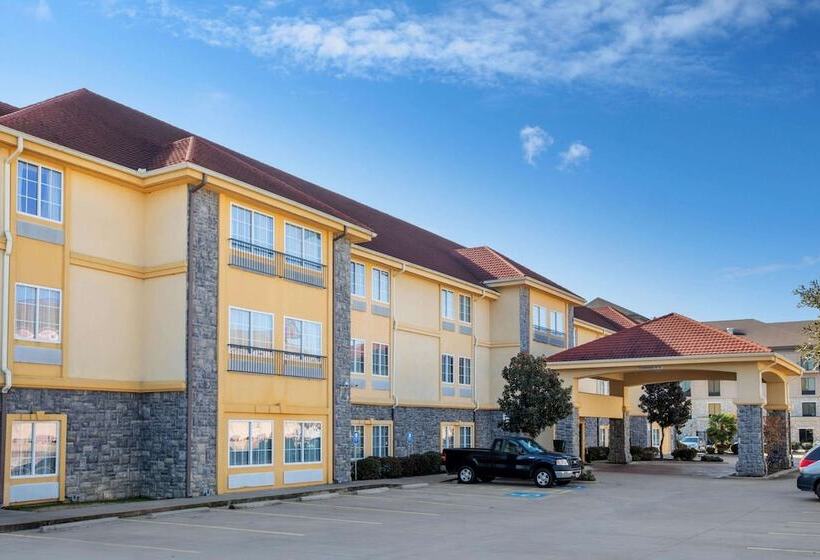 هتل La Quinta By Wyndham Conway