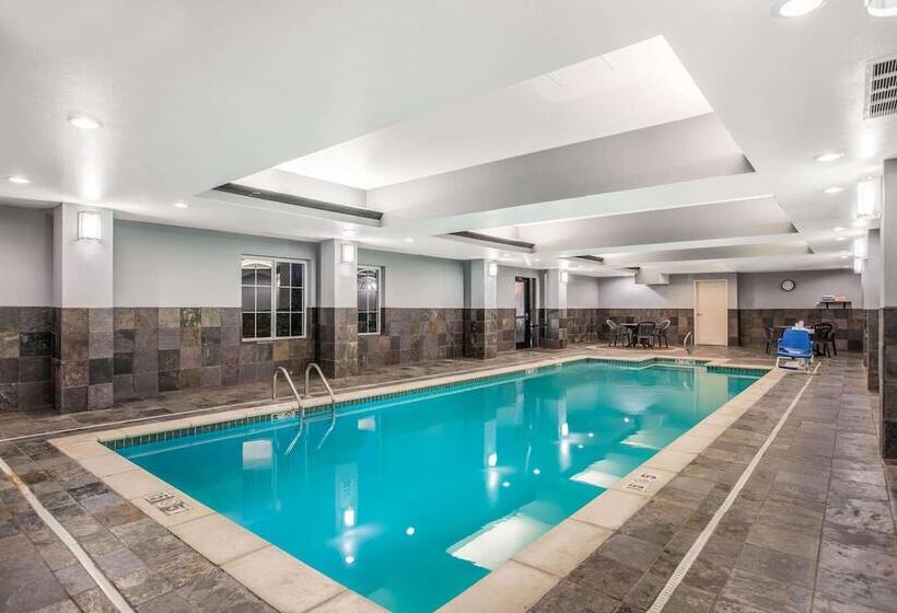 هتل La Quinta By Wyndham Conway