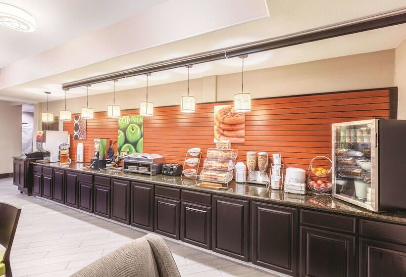 هتل La Quinta By Wyndham Houston Iah Bush Intl Airport E