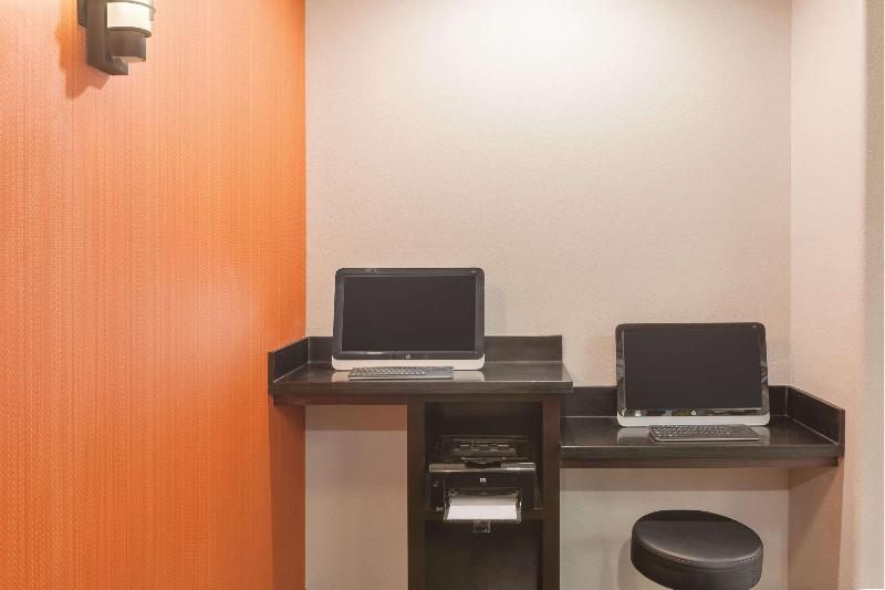 هتل La Quinta By Wyndham Houston Iah Bush Intl Airport E