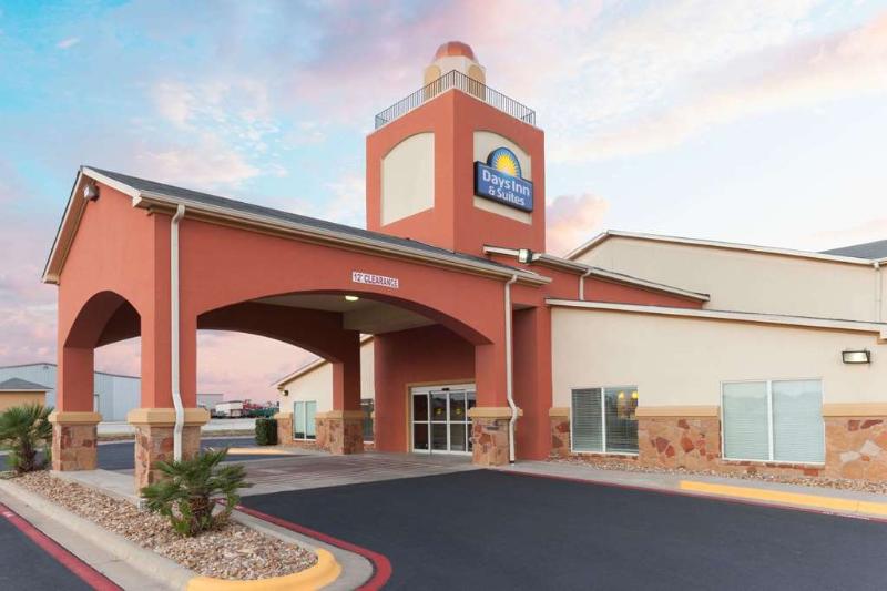 בית מלון כפרי Lone Star Inn & Suites