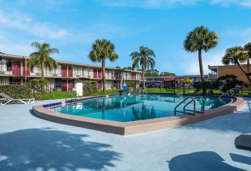 هتل Red Roof Inn Vero Beach   I 95
