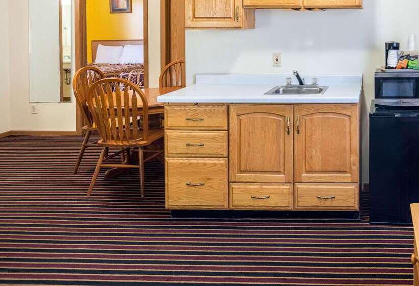 هتل Rodeway Inn & Suites