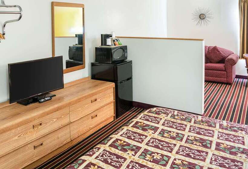 هتل Rodeway Inn & Suites