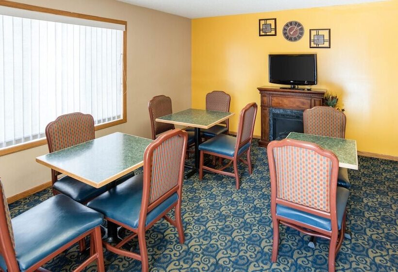 هتل Rodeway Inn & Suites