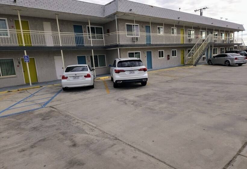 هتل Rodeway Inn & Suites Ridgecrest