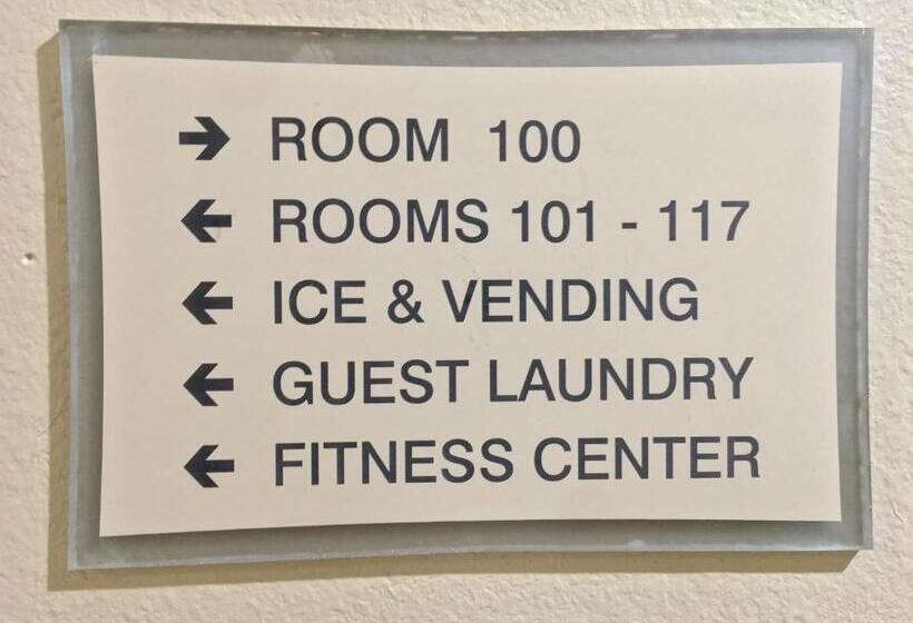 هتل Rodeway Inn & Suites