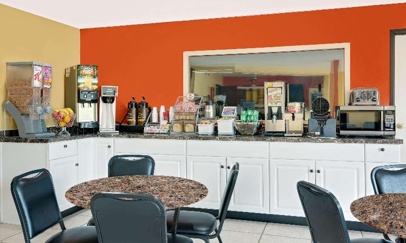 酒店 Super 8 By Wyndham Rock Port Mo
