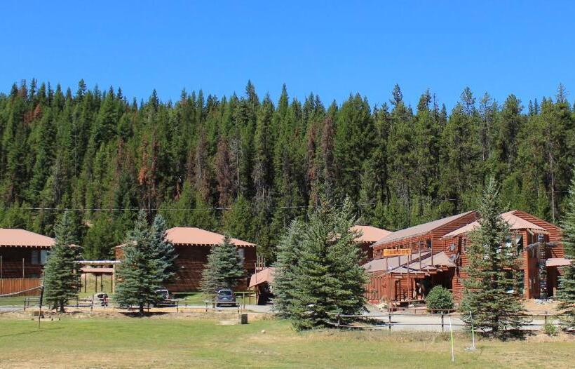 Отель The Lodge At Lolo Hot Springs