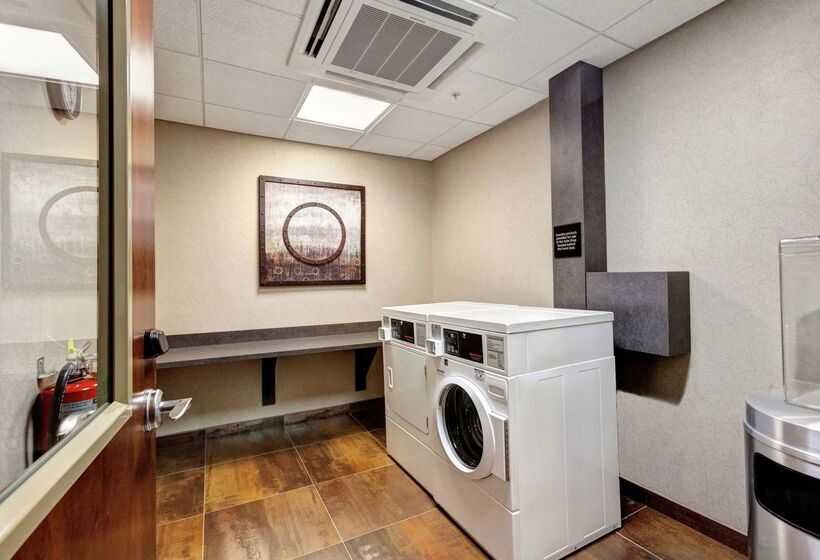مُتل Hampton Inn Neptune/wall
