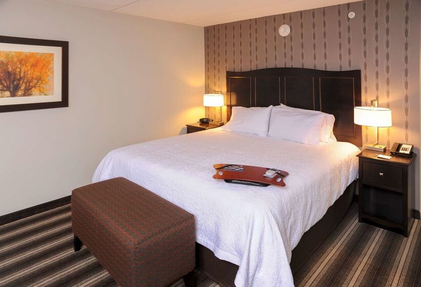 مُتل Hampton Inn Neptune/wall