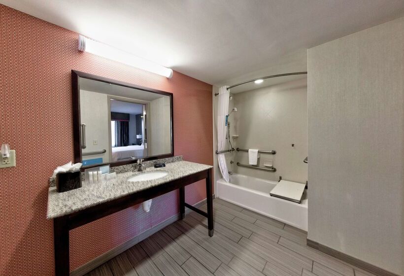 مُتل Hampton Inn Neptune/wall