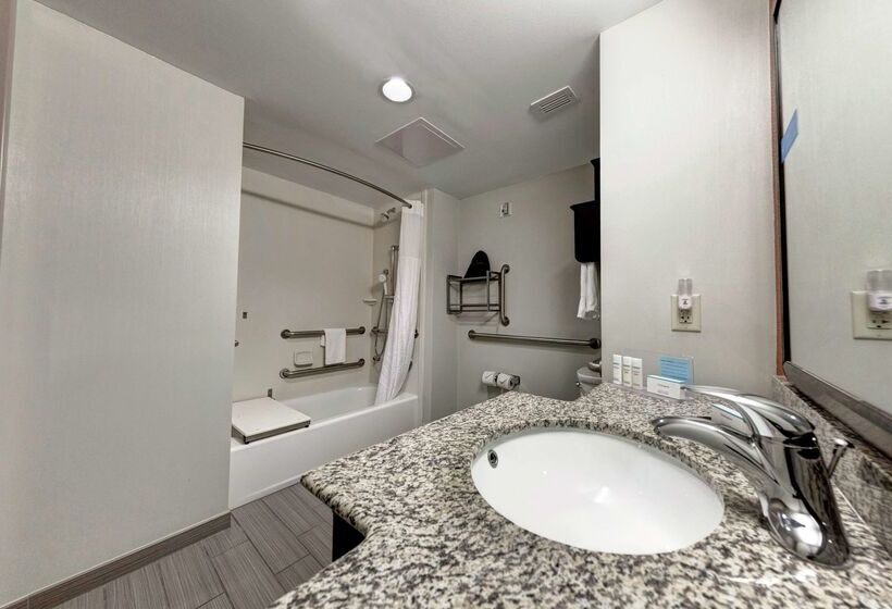 مُتل Hampton Inn Neptune/wall