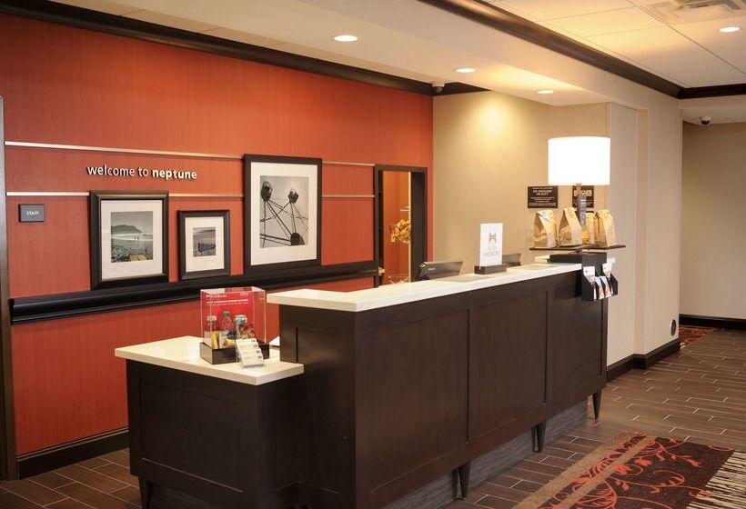 مُتل Hampton Inn Neptune/wall