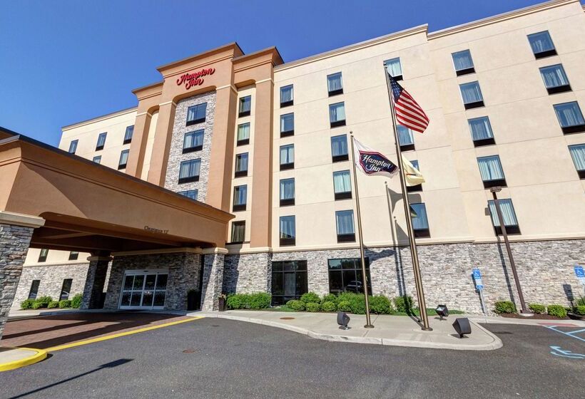 مُتل Hampton Inn Neptune/wall
