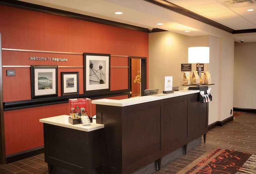 مُتل Hampton Inn Neptune/wall