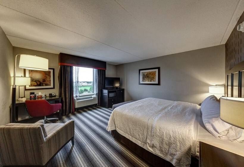 مُتل Hampton Inn Neptune/wall