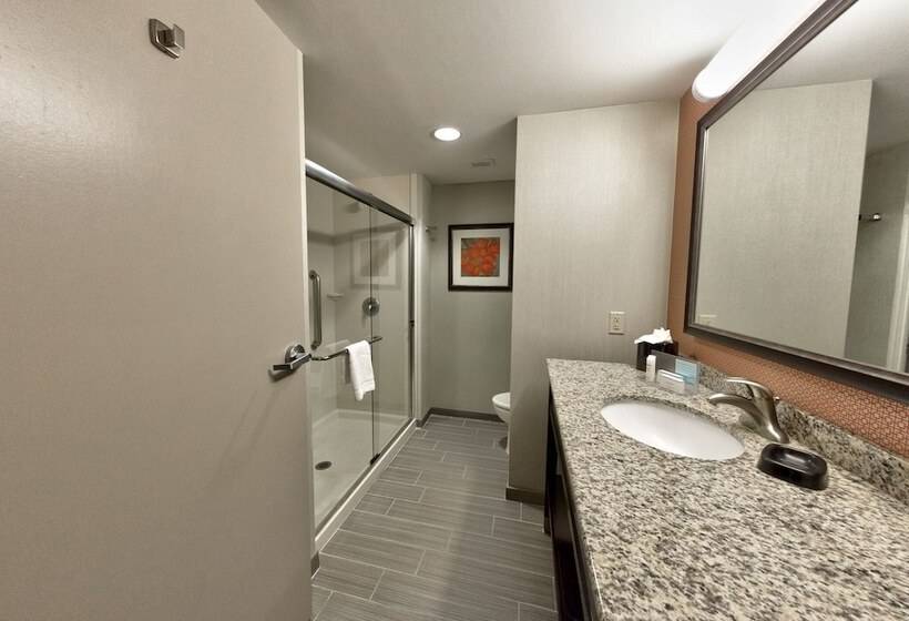 مُتل Hampton Inn Neptune/wall