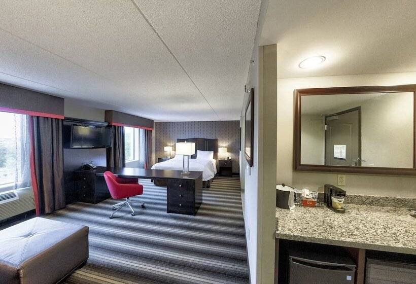 مُتل Hampton Inn Neptune/wall