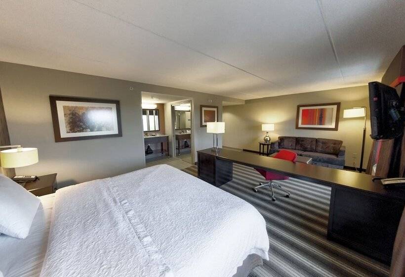 مُتل Hampton Inn Neptune/wall