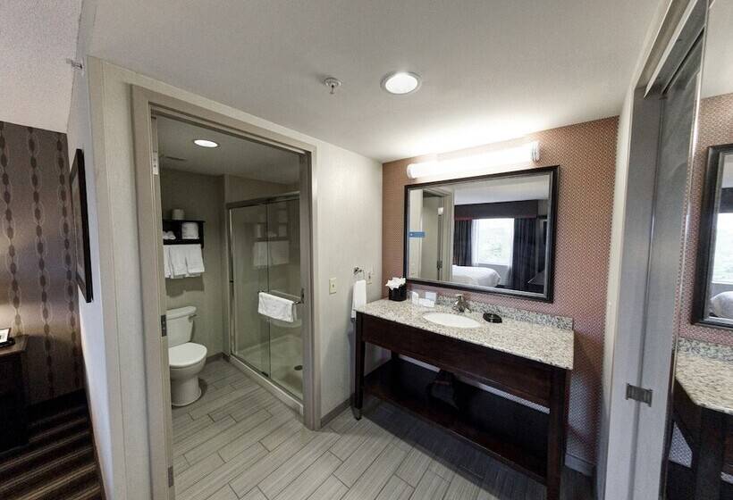 مُتل Hampton Inn Neptune/wall