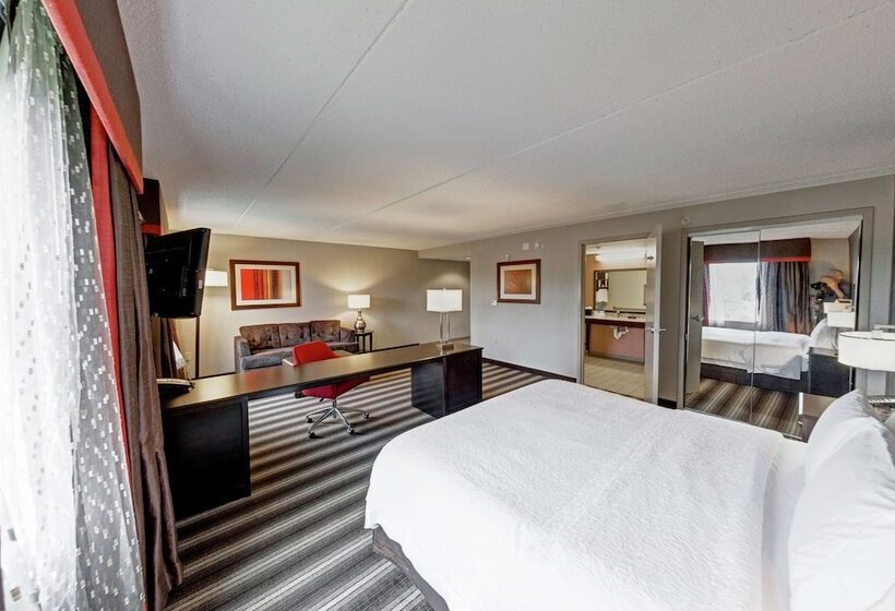 مُتل Hampton Inn Neptune/wall