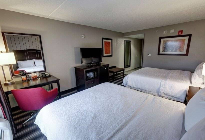 مُتل Hampton Inn Neptune/wall